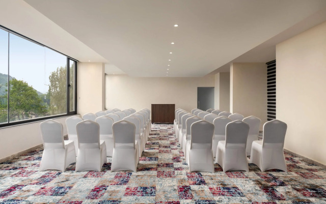 Ramada Encore By Wyndham Rajbagh Srinagar