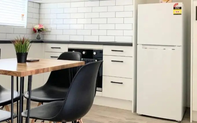 3BR Unit Free Park Wifi Campbelltown