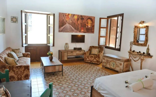 Meandros Suite in Old Town