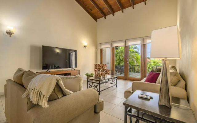 4BR Villa Short Walk to Beach in Amazing Location