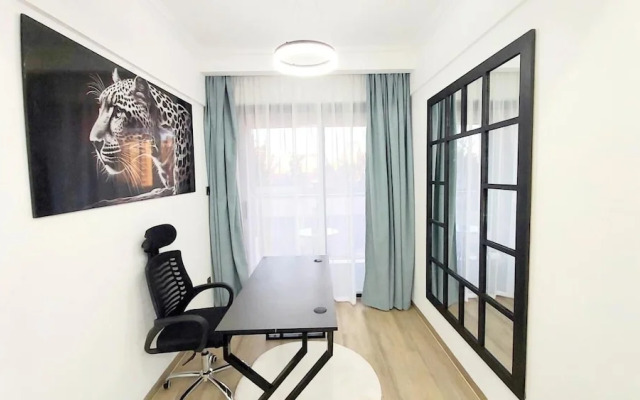 Luxurious Nairobi Condo With Rooftop Pool & Gym
