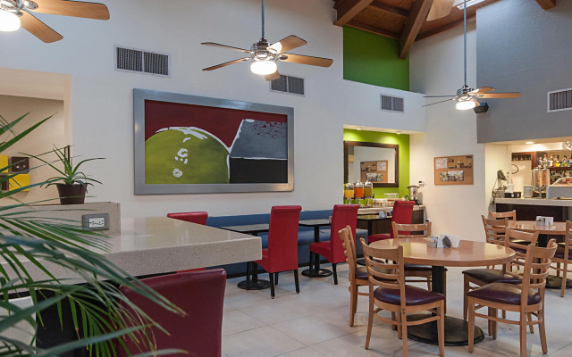 Holiday Inn & Suites Chihuahua Expo