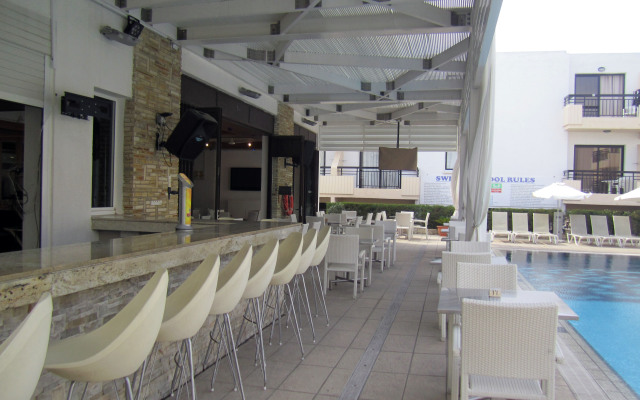 Senator Hotel Apartments - Adults Only