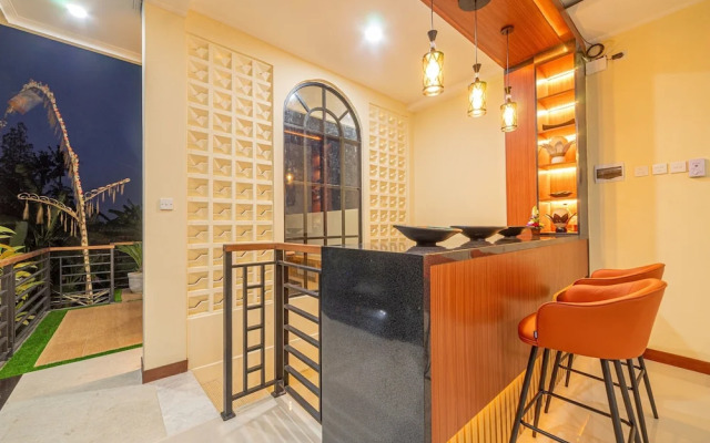 Bulan Adi Villa By Reccoma