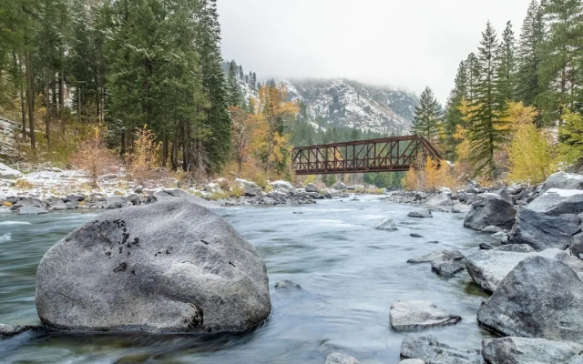 Thyme Out 2 Bedroom Home by NW Comfy Cabins by RedAwning