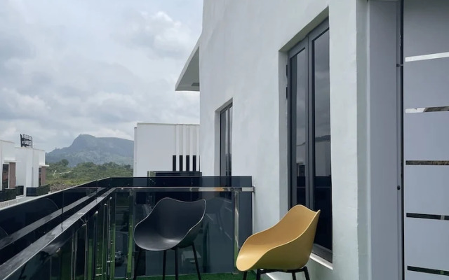 Lisa Suites