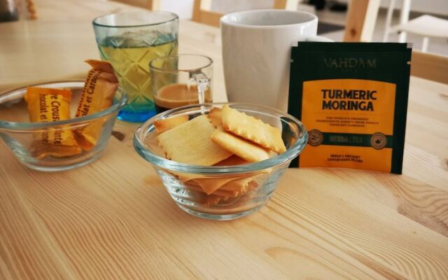 "room in Guest Room - Hostel Próximo A Praia P/ Surf Na Caparica"