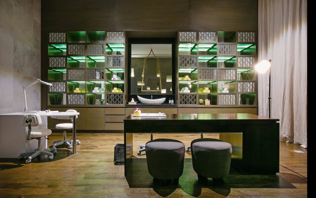 Dusit Thani LakeView Cairo