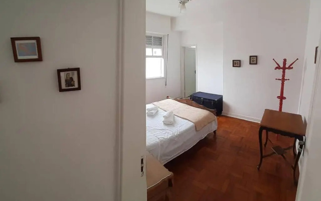 Apartamento amplo e charmoso, frente ao mar.