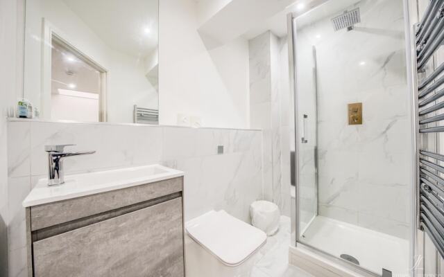 21 The Hallmark Bond St - Rhys Davis