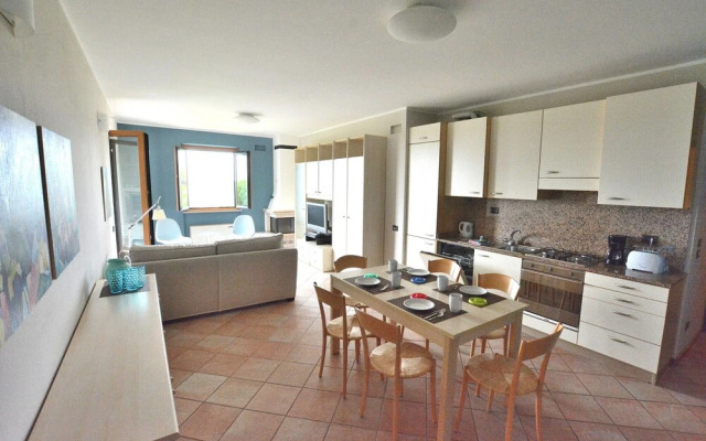 Apartment Montegolo Four with Pool And Lake View