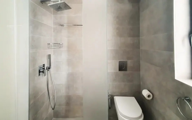 Exclusive 3BDR Near Rothschild TL40