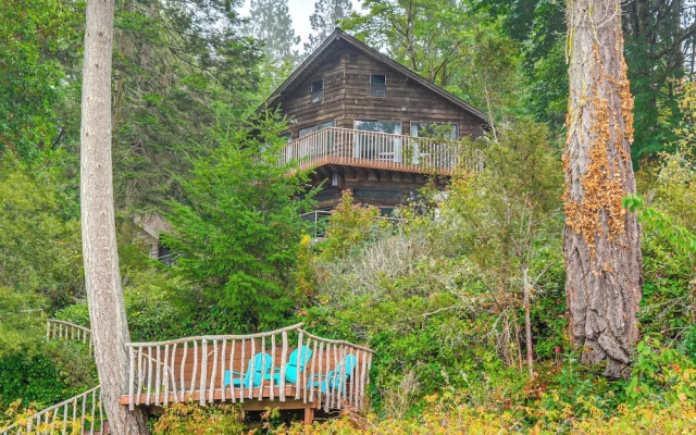 Waterfront Bainbridge Island Home: Stunning Views!