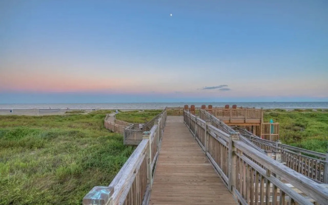 Palisade Palms Oceanfront Condo 5-star Amenities