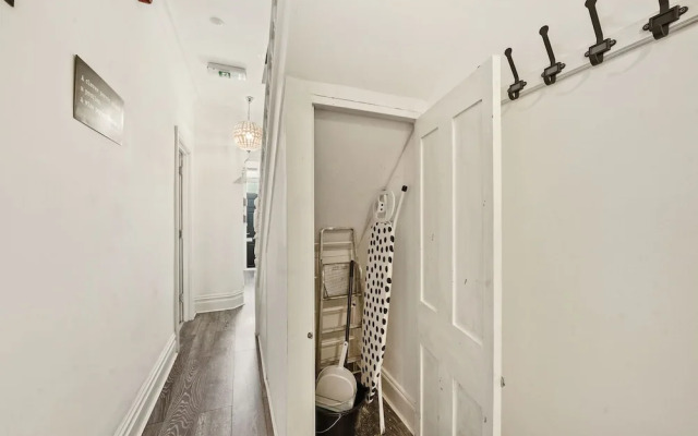 Modern 4BR Victorian Home Near Luton Airport