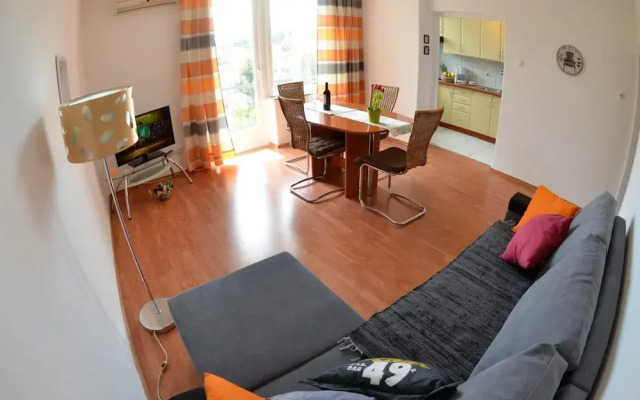 Bright and Breezy Apartment With Terrace and Sea View