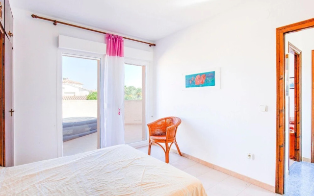 House for 4 With Private Swimming Pool, Near the Beach - фото 5