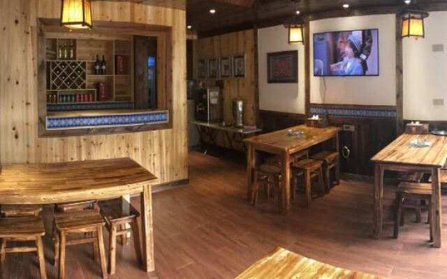 Xijiang Qianhu Miao Village Mountain Stream Small Building Chinese Inn (No. 1 Fengyu Bridge)