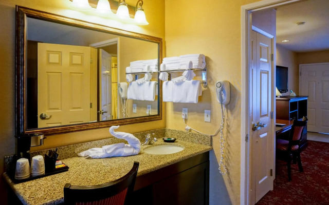 Castle Inn and Suites