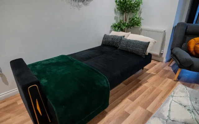 Manchester - 4 Beds - Sleeps 7 - Street Parking