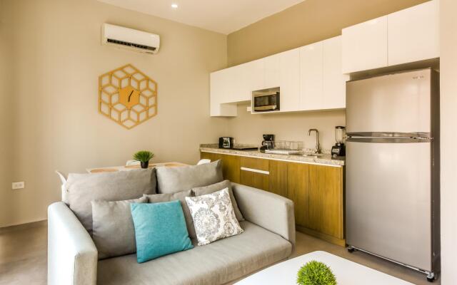 1BR Luxury apartment 5 minutes from the beach!