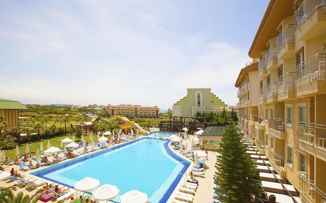Side Aluna Hotel