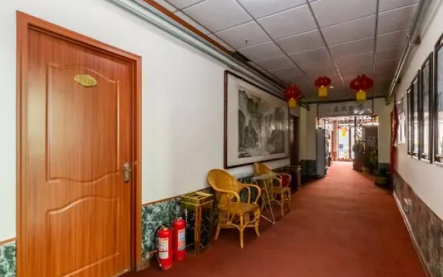 Huazhou Baiyun Apartment