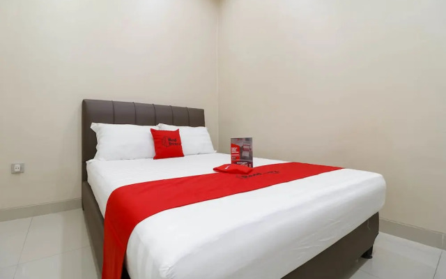 RedDoorz Syariah Plus near Dharmawangsa