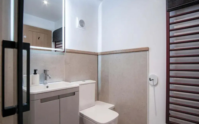 Flat 2 - 1 Bedroom Apartment - Tenby