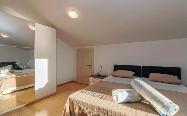 Three-Bedroom Apartment in Privlaka