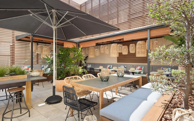 Отель INNSiDE by Melia Barcelona Apolo