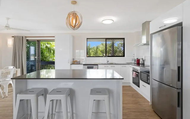 Spacious 3-bed Home With Large Balcony