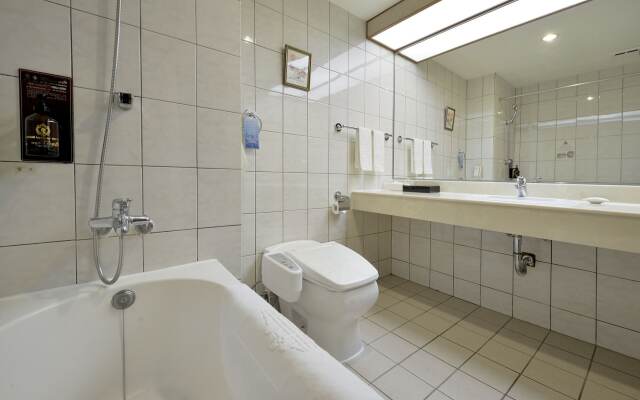 Le Midi Hotel Jungli