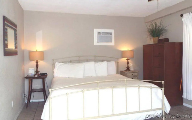 Haley's at The Anna Maria Island Inn