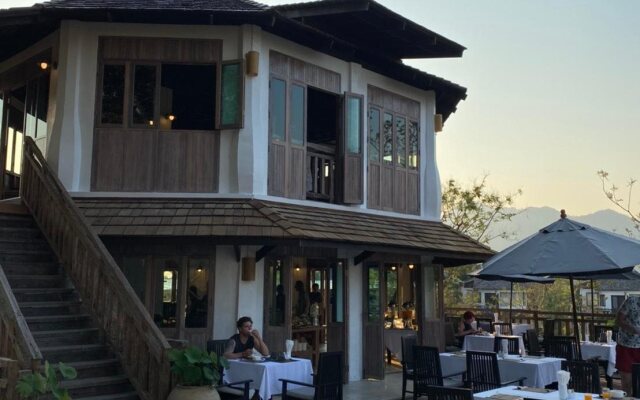 Aana Resort & Spa