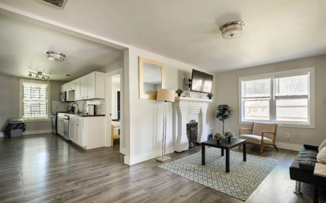 Charming Fully-renovated Bungalow