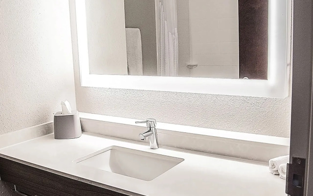 Holiday Inn Express & Suites Alexandria by IHG