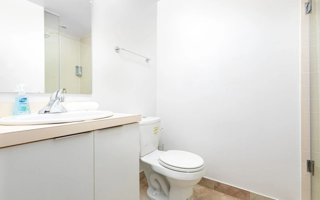 Downtown Toronto Condo near Scotiabank Arena