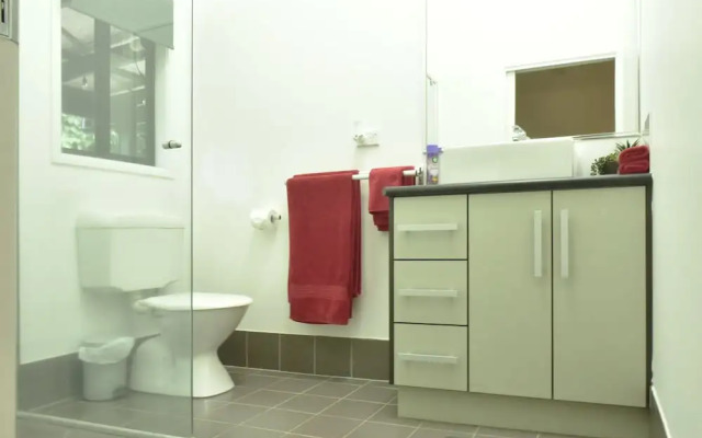 Misty Mountains Rainforest Retreat