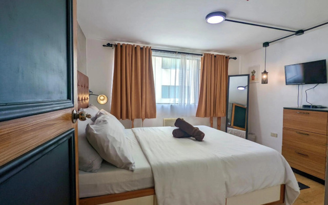 1BR Artist Loft Cambridge Cainta Pasig Fast Wifi