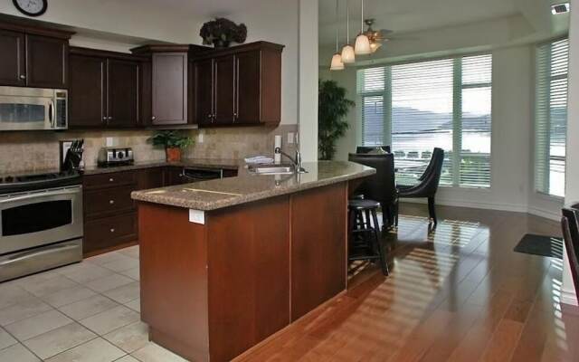 Sunset Waterfront Resort by KelownaGo