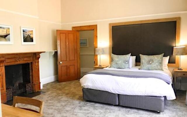 10 on Milner Guesthouse