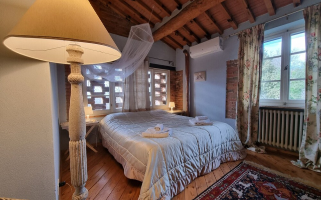 Farmhouse in Tuscany With Pool Near Montecastello