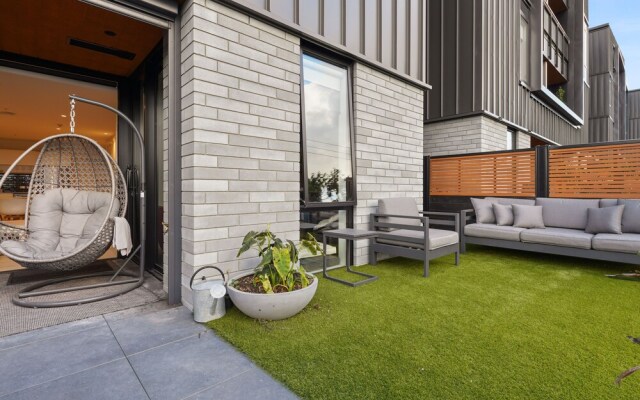 Groovy Apt Close to Onehunga Mall Centre