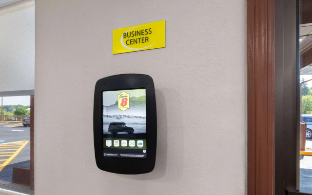 Super 8 by Wyndham Fairmont