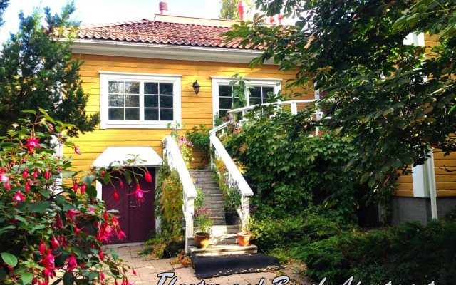 Theater and Beach Apartment