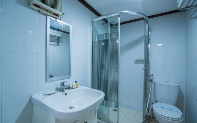 Royal Caravan Hotel Trawas