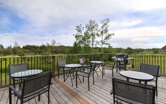 Villa Inn & Suites, SureStay Collection by Best Western