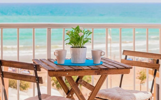 Seaview modern beach apartment