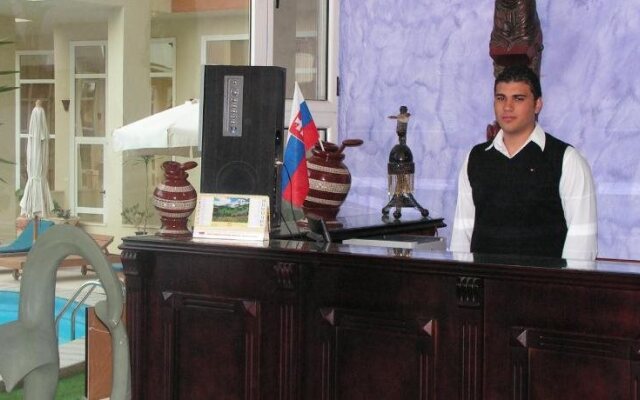 Paradise Hill Apartments